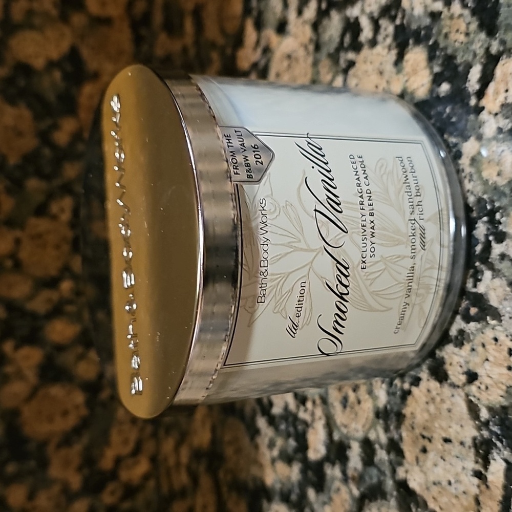 BBW Smoked Vanilla Exclusively Fragranced Soy Wax Blend 3 wick candle